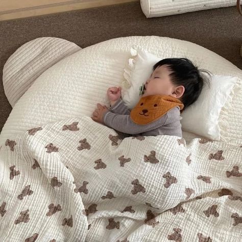 Baby Sleeping Temperature, Baby Sleeping Blanket, Baby Sleeping Bag Pattern, Blanket Fashion, Sleep Clothes, Cotton Baby Blankets, Korean Babies, Baby Hoodie, Baby Sleeping Bag