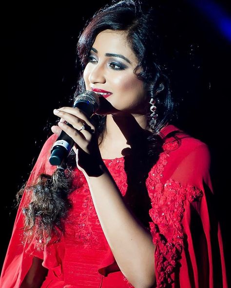 Shreya Ghoshal Wallpapers Shreya Ghoshal Songs, Happy Friendship Day Video, Easy Bun Hairstyles For Long Hair, Shreya Ghoshal, Desi Quotes, Romantic Couple Images, Film Images, Cute Couple Poses, Bollywood Songs