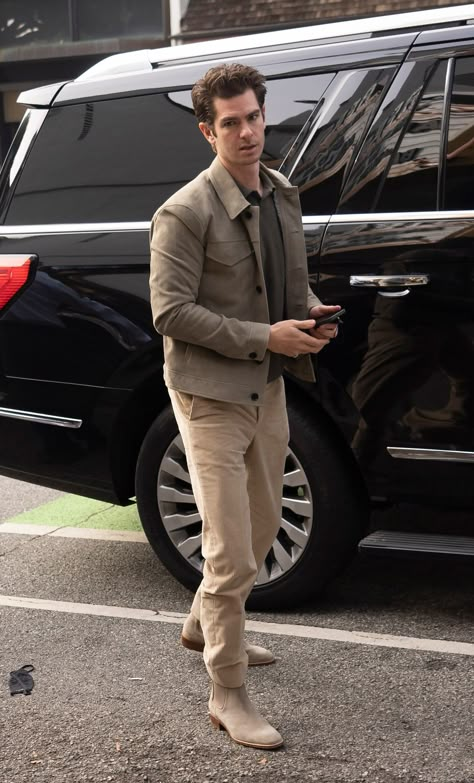 Geek Style Outfits, Andrew Garfield Fashion, Andrew Garfield Outfit, Andrew Garfield Style, Mens Street Style Urban, Vacation Outfits Men, Class Outfits, Mens Smart Casual Outfits, Mens Business Casual