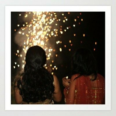 Diwali Pictures Couple, Diwali Friends Photoshoot, Diwali Photoshoot Ideas At Home, Diwali Poses For Women At Home, Diwali Poses For Women Aesthetic, Diwali Photo Ideas For Instagram, Diwali Photography Poses For Women, Diwali Pictures Poses, Diwali Pics Ideas