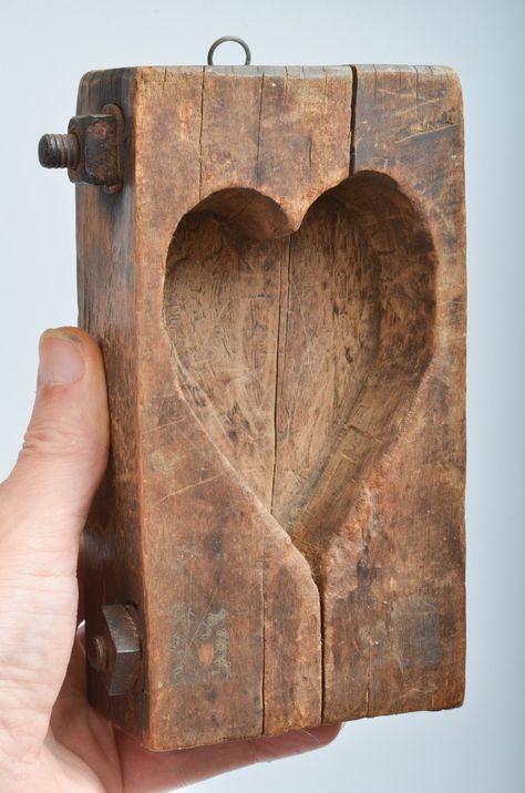 Stamp Print, Scrap Wood Crafts, Barn Wood Crafts, Wood Scraps, Rustic Crafts, Scrap Wood Projects, Cool Woodworking Projects, Wood Hearts, Wooden Projects