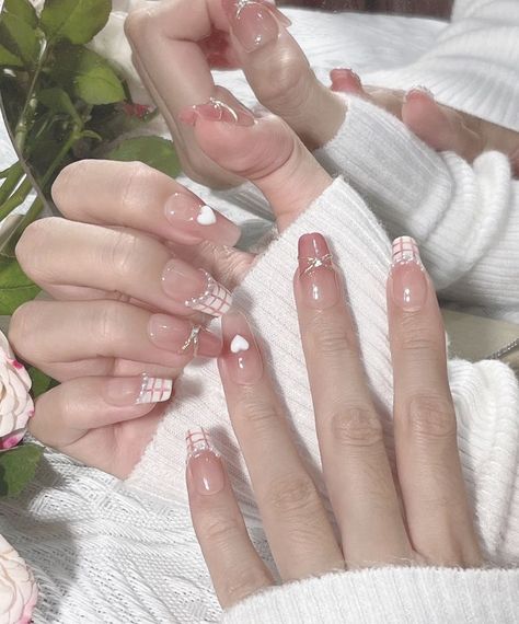 Chinese Nails Pink, Douyin Nails Erika Titus, Doyen Nails, Xiaohongshu Nails Short, Chinese Nail Art Douyin, Blush Short Nails, Short Chinese Nails, Chinese Nails Short, Douyin Short Nails