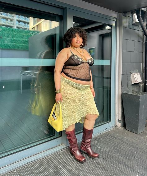 am i…the girl of ur dreams? Plus Size Ig Poses, Skimpy Casual Outfit, Fat Woman Fashion, People Posing Reference, Plus Size Influencers, Fat Woman Aesthetic, Hippie Mom Style, Plus Size Feminine Style, Jodie Woods Outfits