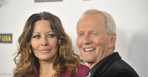 Linda Kozlowski and Paul Hogan starred in the Crocodile Dundee films in the 80's. They got married in 1990 and have since then divorced. Let's find out why. Linda Kozlowski, Paul Hogan, Crocodile Dundee, Hollywood Boulevard, Laguna Niguel, Black Tie Gala, Hollywood California, Dundee, Life Stories