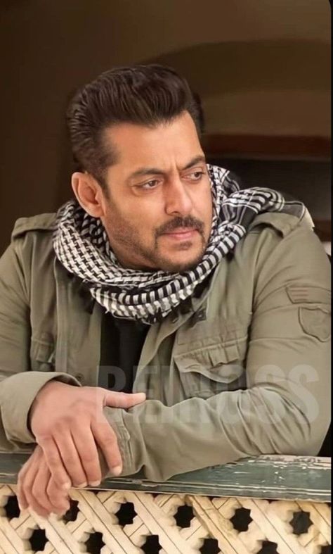 Sultan Salman Khan, Salim Khan, Salman Khan Wallpapers, Young Men Haircuts, Randhir Kapoor, Famous Dialogues, Salman Khan Photo, Youtube Seo, Instagram Advertising