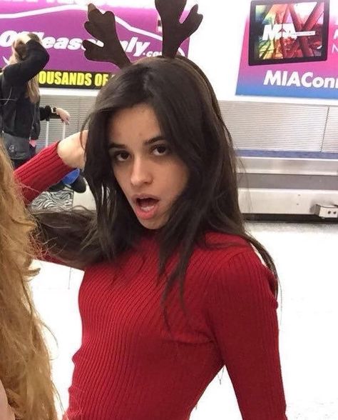 Camila Cabello Christmas, Camila Cabello Hair, Cute Mini Skirt Outfits, Cabello Hair, Camila And Lauren, I Love Her So Much, Love Her So Much, Christmas Icons, Lauren Jauregui