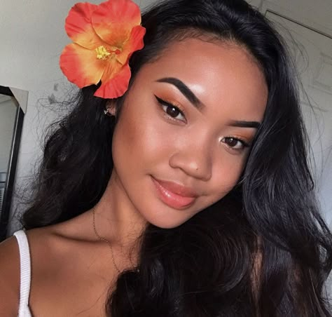 ριntєrєѕt: @αlrєadуtαkєnxσ♡ Hawaiian Makeup, Pocahontas Makeup, Moana Makeup, Hawaii Makeup, Disney Princess Makeup, Halloween Make-up Looks, Gold Eyeliner, Princess Makeup, Disney Makeup