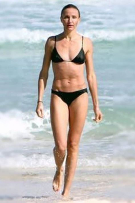 Cameron Diaz Body Shape, Cameron Diaz Now, Cameron Diaz Body, Cameron Diaz 90s, Rectangular Body Shape, Michelle Diaz, Natural Outfits, Body Shape Guide, There's Something About Mary