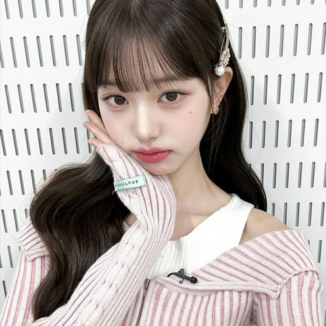 #ive #jang #wonyoung #cute #selca #lq #icon #2023 #pink The Cardigans, Soft Pink Theme, It Girl, Korean Hairstyle, Infp, Pink Outfit, Korean Makeup, Cute Icons, Role Models