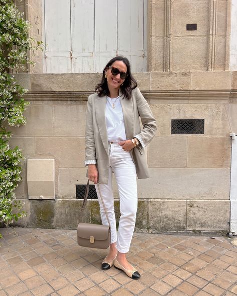 Neutrals #outfitoftheday Tenue simple mais efficace pour le vide dressing de ce matin Que pensez-vous de ce look? Blazer #zara T-shirt par @americanvintage_officiel Jean @sezane Sac @sezane Ballerines #chanel Blazer Zara, Le Vide, Zara T Shirt, Lily, Chanel, Zara, Street Style, Blazer, T Shirt