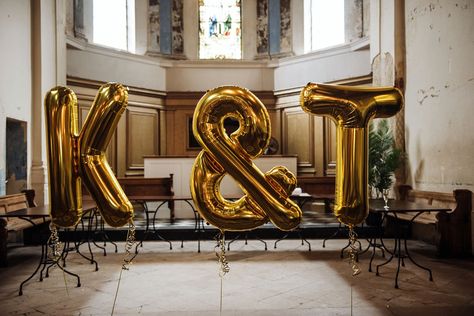 God initial wedding balloons. Images by David Boynton Photography Last Name Balloons Wedding, Engaged Balloons, Heart Balloons Wedding, Name Balloons, Balloons Ideas, Balloon Frame, Photo Letters, Balloon Display, Gold Anniversary