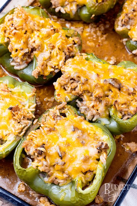 Easy, 190-Calorie Turkey Stuffed Peppers - Tastefully Eclectic Weight Watchers Stuffed Peppers, Stuffed Bell Peppers Turkey, Healthy Stuffed Bell Peppers, Turkey Stuffed Peppers, Turkey Meals, Low Calorie Recipes Dinner, Easy Stuffed Peppers, Stuffed Peppers Healthy, Stuffed Peppers Turkey