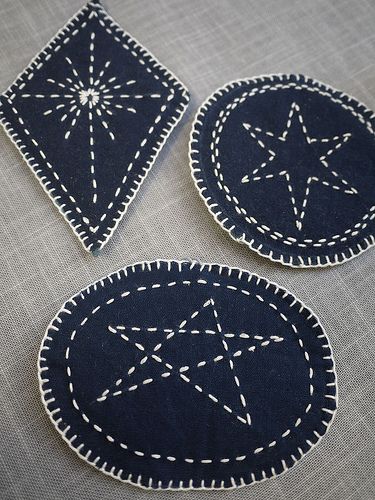 Starry Night Sashiko | DIY felt ornaments, more info here: w… | Flickr Sashiko Christmas, Diy Felt Ornaments, Sashiko Mending, Fabric Christmas Decorations, Felt Ornaments Diy, Night Set, Christmas Sewing Projects, Holiday Crafts Diy, Christmas Felt