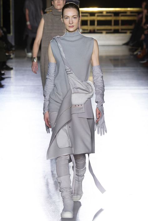 Dystopian Fashion, Mode Tips, Graduation Design, Fashion Week 2015, Monochrome Fashion, Futuristic Fashion, Review Fashion, Fashion Week Runway, Post Apocalyptic