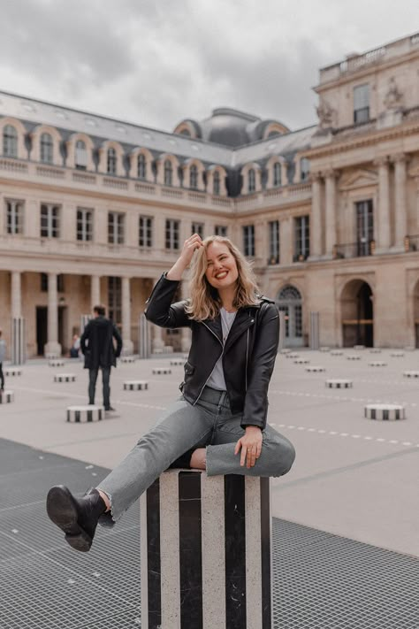 Paris Portrait Photography, Photo Paris Instagram, Paris Pictures Instagram, Paris Inspo Pictures, Paris Photo Ideas Instagram, Louvre Photo Ideas, Paris Poses Photo Ideas, Paris Photoshoot Ideas, Paris Picture Ideas