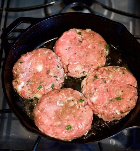 Turkey Burgers In The Oven, Oven Turkey Burgers, Burgers In The Oven, Turkey Burger Recipes Healthy, Ground Turkey Burgers, Ground Turkey Recipes Easy, Turkey Patties, Grilled Turkey Burgers, Juicy Turkey