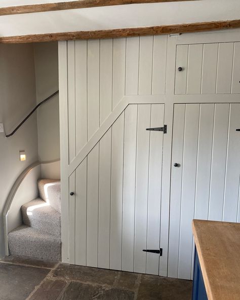 Conceal and reveal! Keeping the character of this charming holiday cottage and maximising its storage was key. By utilising all of the space under the stairs, the washer/dryer is neatly hidden away, and some additional cupboard space created for the cottage’s kitchen (behind). 👩🏻‍🍳 #understairstorage #hiddenstorage #storagegoals #cottagedesign Washer Dryer Under Stairs, Under Stairs Cupboard Storage, 1900s Farmhouse, The Space Under The Stairs, Washer Dryer Laundry Room, Cottage Storage, Understair Storage, Space Under The Stairs, Cottage Stairs