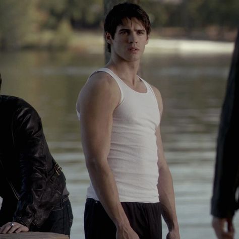 Jeremy Gilbert Hunter, Jeremy Gilbert Season 1, Jeremy Gilbert Wallpaper, Jeremy Gilbert Gif, Tvd Jeremy, Jeremy Gilbert Aesthetic, Mcqueen Aesthetic, The Vampire Diaries Jeremy, Steve R Mcqueen