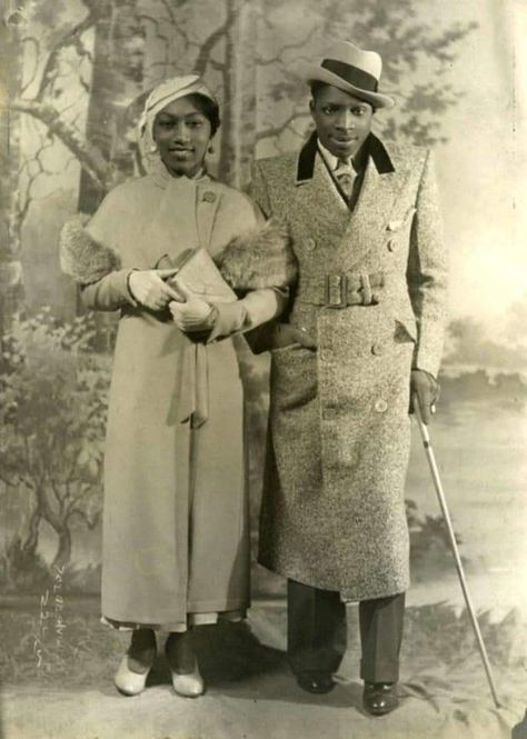 Studio portrait: “Strolling”, 1925  Photo by James Van Der Zee James Van Der Zee, African American Clothing, 1930s Men, African American History Facts, Black Photos, African American Fashion, Black Glamour, Vintage Black Glamour, 3d Studio