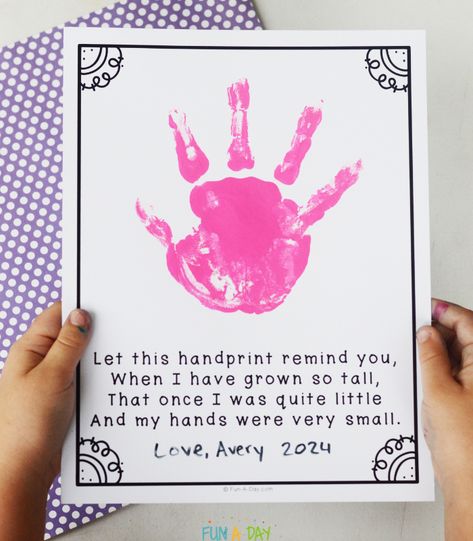 Grab this free printable Mother's Day handprint poem perfect for preschool, pre-k, and kindergarten kids! Such a sweet keepsake gift for mothers and maternal figures around Mother's Day! And there are multiple ideas for tweaking it based on your preferences and the kids' needs. Click on the Fun-A-Day.com link to request a copy of the printable poem. Handprint Art Kids, Preschool Poems, Handprint Poem, Simple Poems, Fingerprint Crafts, Valentine Art Projects, Handprint Gifts, Family Poems, Art Activities For Toddlers