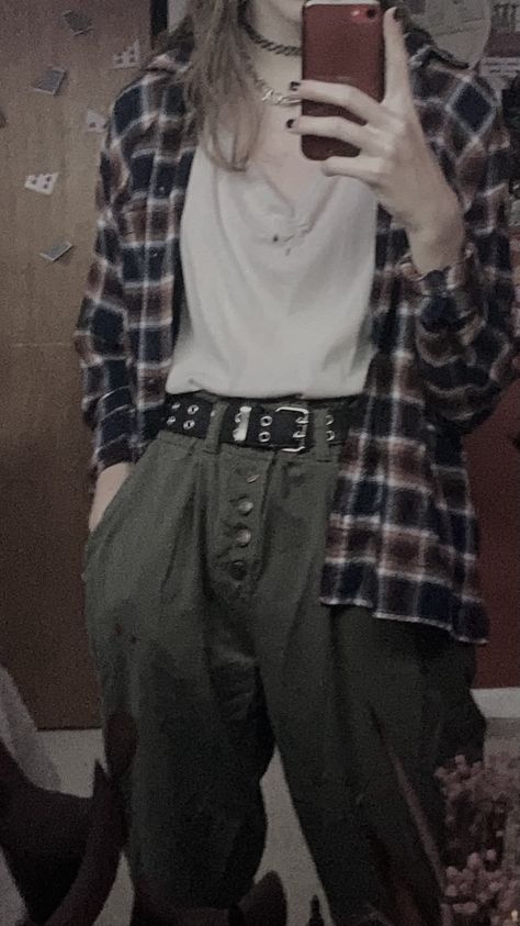 Enby Outfits, 90s Grunge Outfits, Grunge Outfits 90s, Soft Grunge Outfits, Androgynous Outfits, Outfits 90s, Flannel Outfits, 90s Fashion Grunge, Alt Outfits