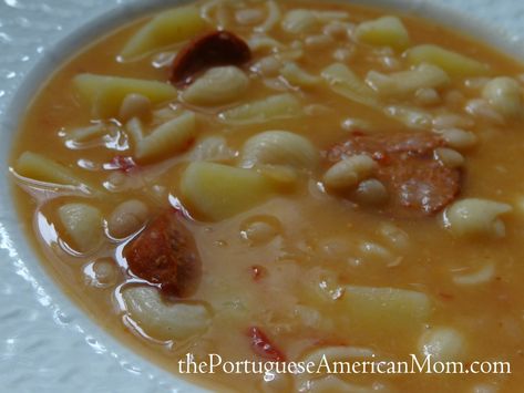 Portuguese Bean Soup (Molho de Feijão) Portuguese Bean Soup, Portuguese Soup, Portugal Food, Portuguese Cuisine, Baked Pork, Brazilian Food, Portuguese Recipes, Bean Soup, International Recipes