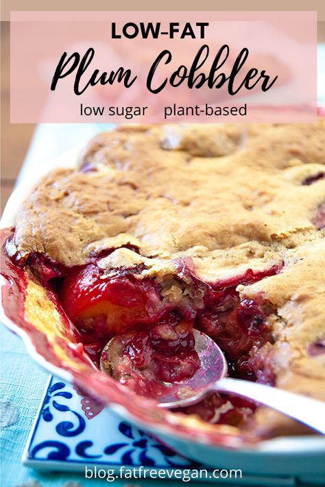 Low-Fat Plum Cobbler: The slight tartness of the plums is perfectly balanced by the sweetness of the cinnamon-kissed crust in this vegan, low-fat and low-sugar plum cobbler. #plantbased #wfpb Hclf Recipes, Low Calorie Vegan Meals, Plum Clafoutis, Plum Cobbler, Plum Dessert, Fat Free Recipes, Strawberry Snacks, Ms Diet, Fruit Desserts Easy