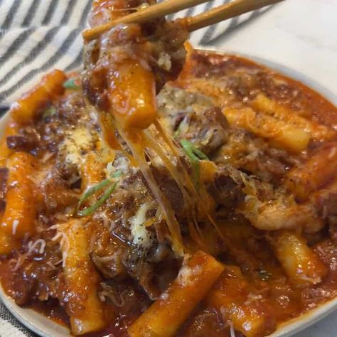 how to make cheesy Rose Tteokbokki Rice Cakes Teokkboki Recipes Easy, Teokkboki Recipes, Tteokbokki Rice Cakes, Rose Tteokbokki, Bulgogi, Rice Cakes, Asian Food, Recipes Easy, Asian Recipes