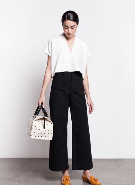 How To Wear Culottes, Wide Legged Pants, Quoi Porter, Spring Dresses Casual, Cropped Wide Leg Pants, Pant Trends, Inspiration Photos, Summer Work Outfits, Looks Street Style