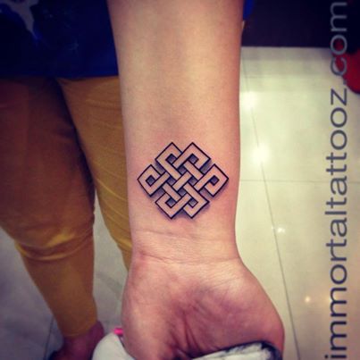 Endless Knot Tattoo, Tibet Tattoo, Buddhist Tattoos, Tattoo Karma, Buddhism Tattoo, Tibetan Tattoo, Random Tattoos, Body Images, Karma Tattoo