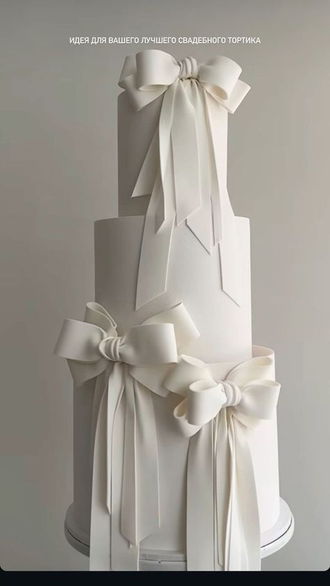 Modern White Wedding Cake, Vintage Modern Wedding, Sweet Table Wedding, Birthday Cake Decorating Ideas, Dream Wedding Cake, Stunning Cakes, Homemade Hot Chocolate, Modern Wedding Cake, Simple Birthday Cake