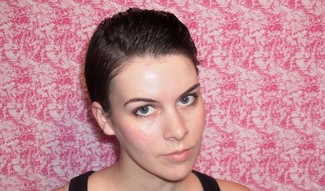 Slicked back pixie tutorial Short Hair Pixie Cuts, Pixie Styles, Best Pixie Cuts, Trendy Haircuts, Nude Lip, Best Model, Pixie Hairstyles, Wet Hair, Emma Watson