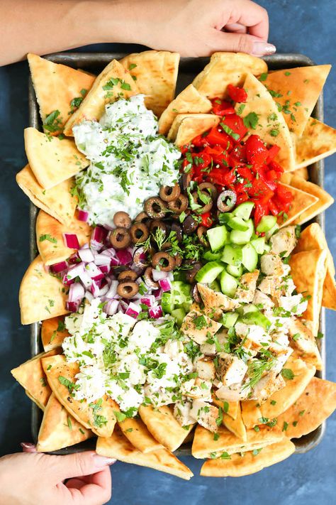 Skinnyms Recipes, Greek Nachos, Homemade Pita Chips, Homemade Pita, Pan Cooking, Easy Mediterranean Diet Recipes, Sheet Pan Meals, Nachos Recipe, Pita Chips