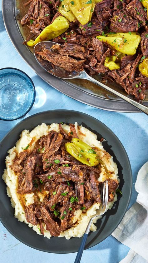 Mississippi Pot Roast Recipe, Natashas Kitchen, Dutch Oven Pot Roast, Oven Pot Roast, Recipe With Chicken, Mississippi Pot, Southern Dinner, Mississippi Roast, Breakfast Party Foods