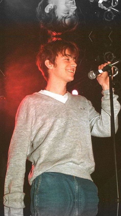 Young Damon Albarn, Blur Band, Jamie Hewlett, Damon Albarn, Photographie Portrait Inspiration, I'm With The Band, Alex Turner, Music People, Gorillaz