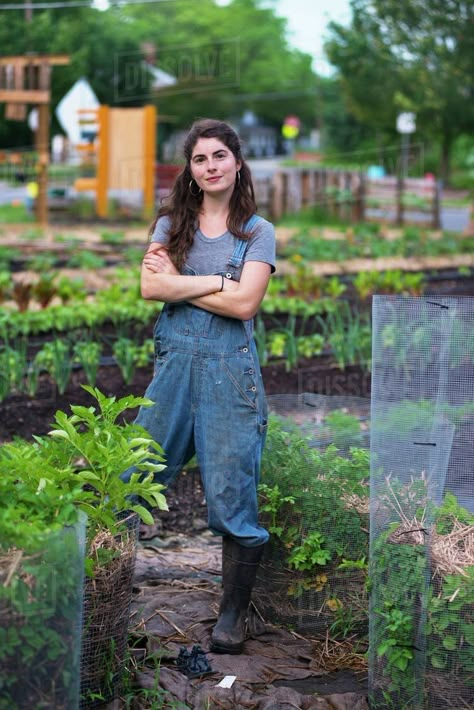 Womens Farm Work Clothes, Pictures In Garden, Gardener Clothes, Farmers Outfit, Farm Animals Kindergarten, Womens Gardening Clothes, Farm Animal Preschool, Foraging Aesthetic, Gardener Character