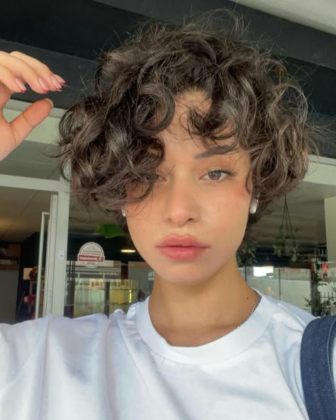 Long Pixie Haircut Curly, Feminine Pixie Haircut Curly, Pixie Haircut For Curly Hair Natural, Mane Magic, Short Curly Cuts, Tomboy Haircut, Shot Hair, Curly Pixie Hairstyles, Curly Pixie Haircuts