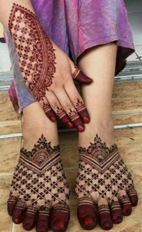 Mehindi Bridal Designs Leg, Feet Mehendi Design Simple, Leg Mehandi Designs, Feet Henna Designs, Foot Mehndi Designs, Feet Mehndi Designs, Leg Mehandi, Mehndi Designs Finger, Henna Hand Designs