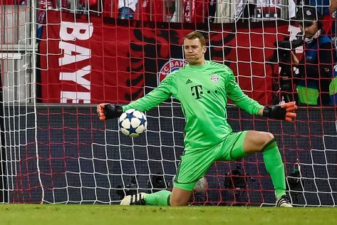 Manuel Neur, Bayern Munich Wallpapers, Bayer Munich, Football Tattoo, Goalkeeper Training, Football Players Photos, Soccer Goalie, Ronaldo Real Madrid, Football Images