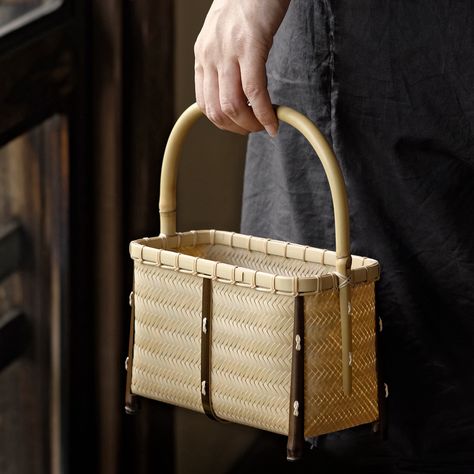 Bamboo Diy, Sweetgrass Basket, Diy Kimono, Bamboo Texture, Bamboo Architecture, Cafe Racer Build, Bamboo Art, Bamboo Crafts, Bamboo Bag