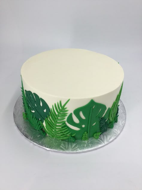 Jungle Baby Cake, Safari Birthday Cake Simple, Rainforest Cake Ideas, Tort Safari, Jungle Theme Cake Without Fondant, Plant Themed Cake, Tropical Leaf Cake, Safari Cake Design, Gorilla Tag Cake