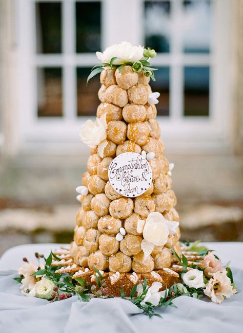 French Wedding Cakes, Rustic Tableware, Flower Desserts, Profiterole, Elegant Wedding Themes, Wedding Cake Alternatives, Small Wedding Cakes, Traditional Wedding Cake, Paris Brest