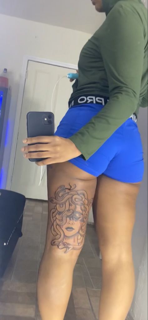 Baddie Medusa Tattoo, Medusa Black Woman Tattoo, Medusa Thigh Tattoo Black Women, Thigh Tattoos Women Medusa, Medusa Tattoo On Black Women, Medusa Tattoo On Leg, Medusa Back Tattoo Women, Medusa Tattoo On Thigh, Cute Medusa Tattoo