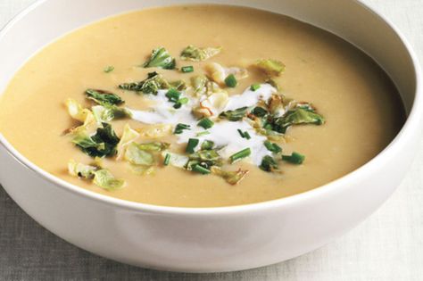 Soup With Lemon, Creme Fraiche Recipes, Cabbage And Potatoes, Sauteed Cabbage, Arabic Dessert, Parmesan Rind, Pureed Soup, Potato Puree, Leek Soup