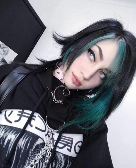 Short Fade Haircut, Gothic Hairstyles, Goth Hair, Alt Girls, Punk Hair, Goth Women, Edgy Makeup, Goth Aesthetic, Emo Girls