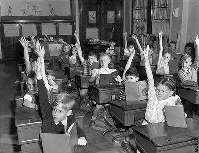 Diana.. Does your classroom still look something like this? Kickin It Old School, Teaching Manners, Vintage School, Public Education, A Classroom, School Classroom, The Good Old Days, School Days, Childhood Memories