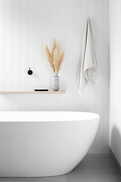 Timber Cabin, Coastal Architecture, Bathtub Design, Ideas Hogar, Main Bathroom, Bathroom Renos, Scandi Style, Bathroom Inspo, Free Standing Bath Tub