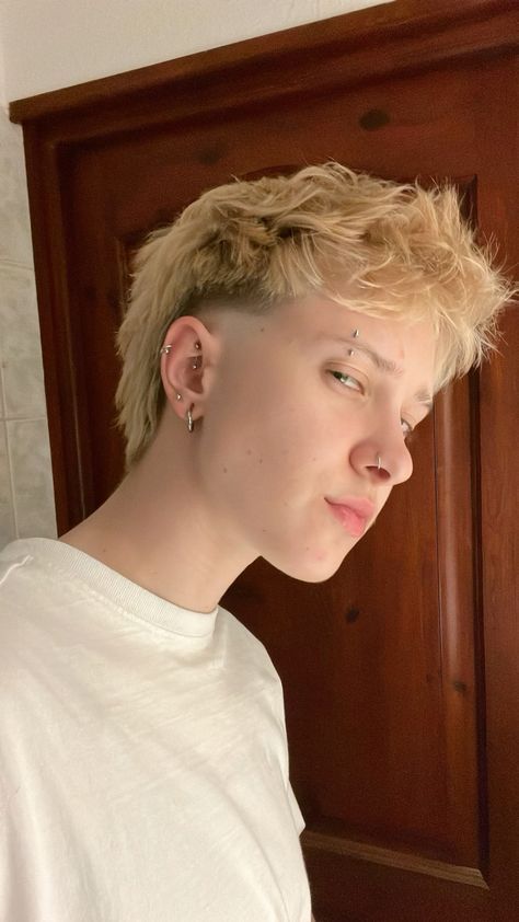 Buzz And Bleach, Mullets Haircut, Bleach Buzzcut, Texture Crop Haircut Men, Bleached Mullet, Buzzcut Designs, Short Bleached Hair, Crop Haircut, Short Hair Tomboy