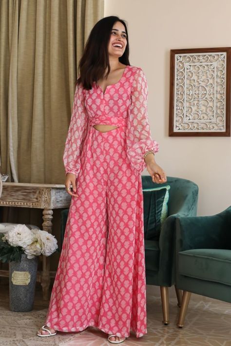 Stylish Kurtis Design, Trendy Outfits Indian, Chiffon Jumpsuit, Traditional Indian Dress, Desi Fashion Casual, Fashion Top Outfits, Fancy Dresses Long, Indian Dresses Traditional, Traditional Indian Outfits