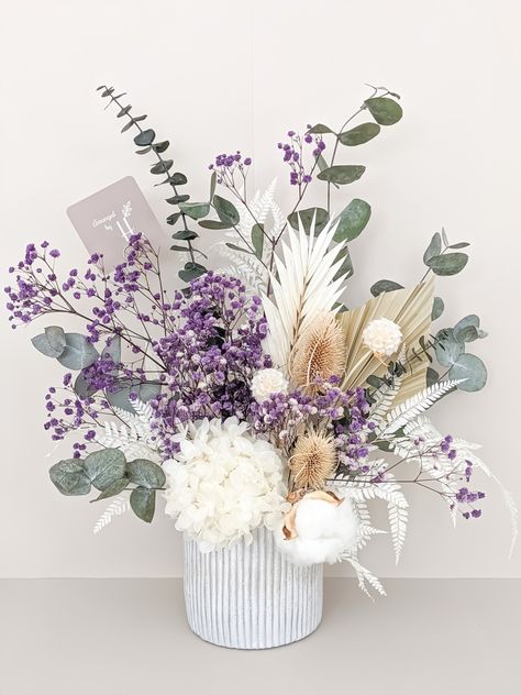 Purple Artificial Flower Arrangements, Purple Dried Flower Arrangements, Dried Flower Studio, Dry Flowers Decoration Vase, Dry Flowers Arrangements, Dry Flower Arrangements, Purple Dried Flowers, Flower Arrangements Ideas, Preserved Flower Arrangement